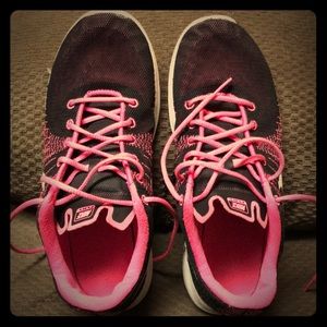 Black and pink tennis shoes